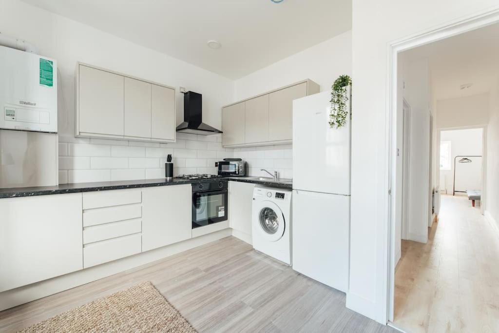 Stylish 2 Bedroom Flat In Ilford, London Exterior foto